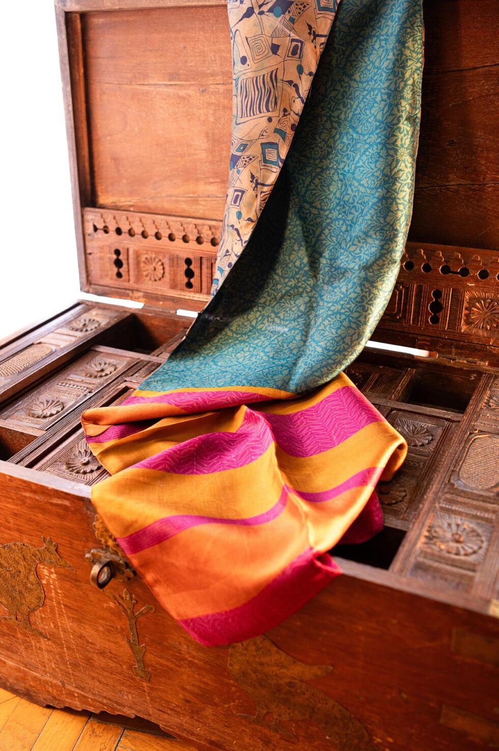 Foulard in seta ricavati da sari riutilizzati