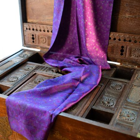 Foulard in seta ricavati da sari riutilizzati: