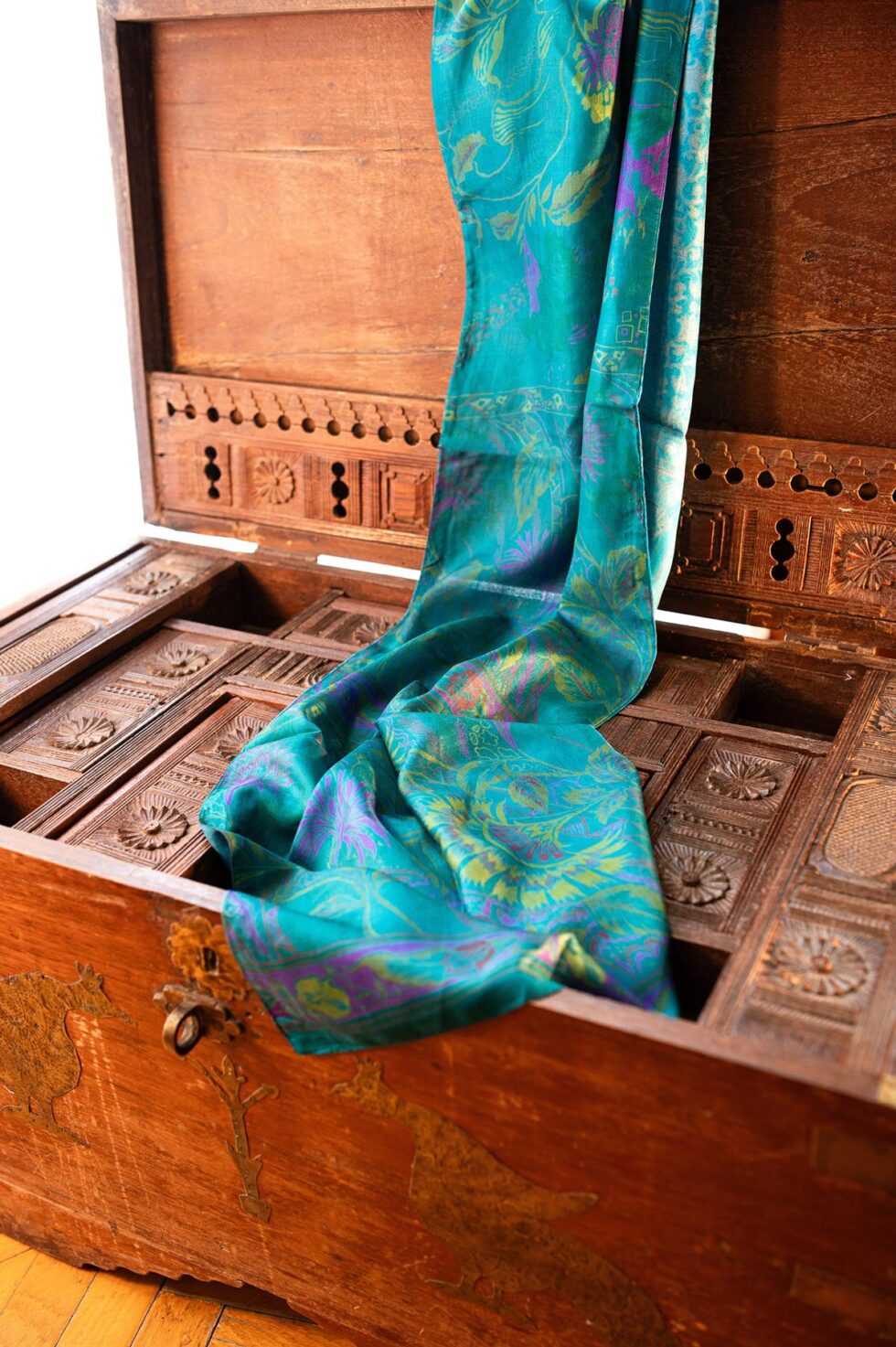 Foulard in seta ricavati da sari riutilizzati