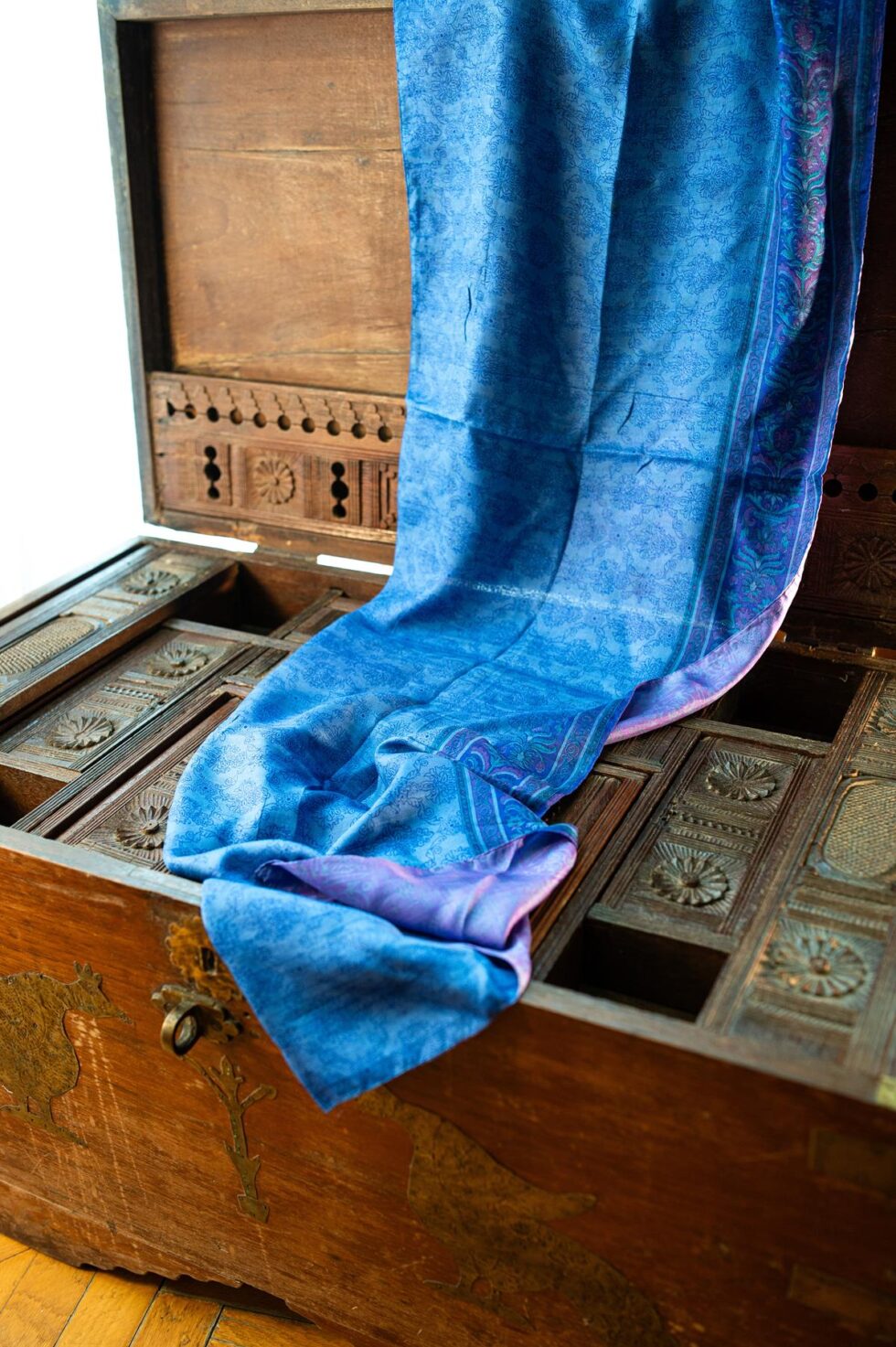 Foulard in seta ricavati da sari riutilizzati: