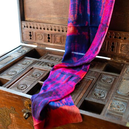 Foulard in seta ricavati da sari riutilizzati: